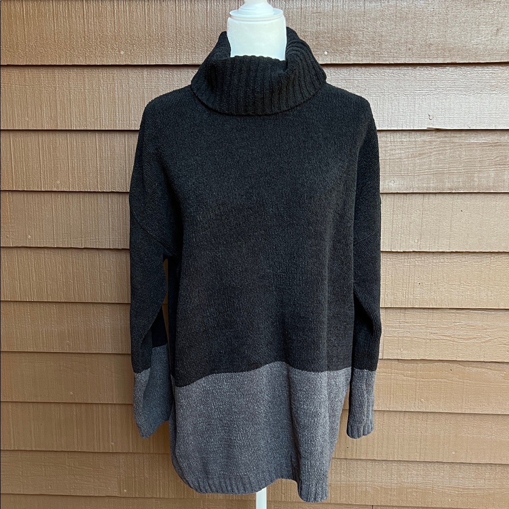 BCBG MAX AZRIA Women's Two-Tone Black/Gray Tunic Turtleneck Sweater Size Large